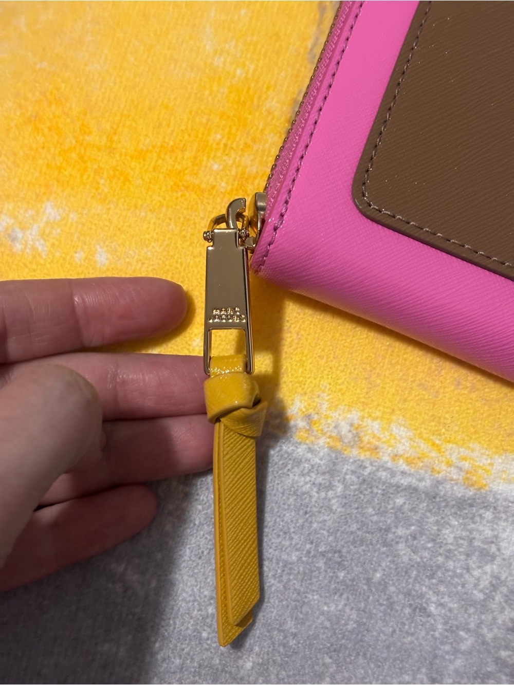 New Marc Jacobs The Snapshot pink large zip wallet - Picture 3 of 9